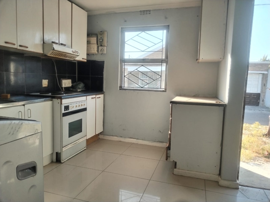 2 Bedroom Property for Sale in Mxolisi Phetani Western Cape